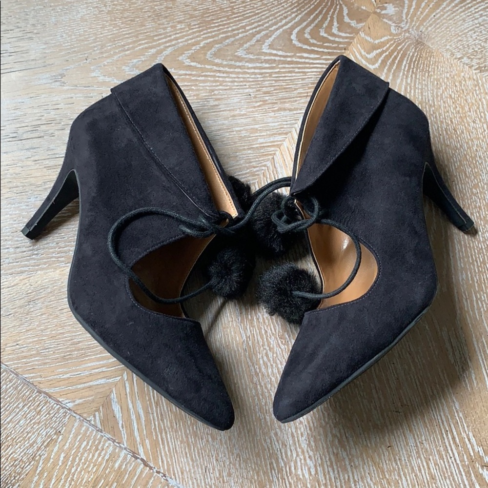 J. RENEE Faux Fur Edgemere Black Pom Pom Heels 7.5